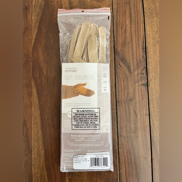 Isotoner Therapeutic Gloves for Arthritis - Picture 3 of 4